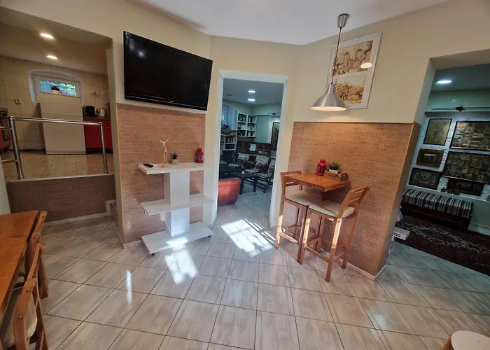 旅馆 La Maison 鲁塞